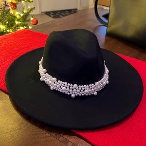 Scoop Women's Faux Pearl Bead Fedora Hat